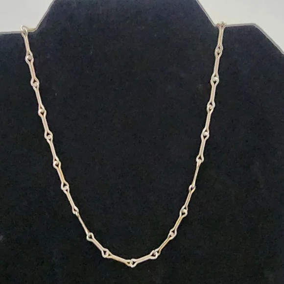 SE37 Elegant Silver Color Bone Shaped Chain Necklace - Picture 1 of 7